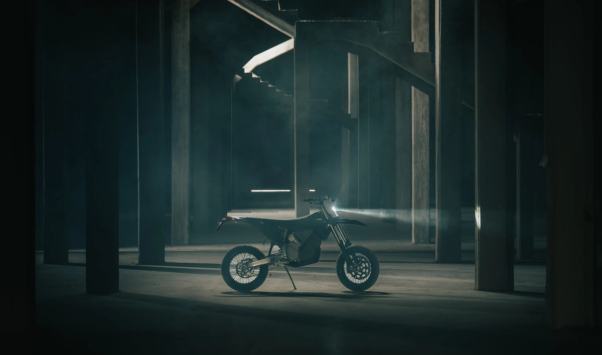 Stark VARG SM parked beside a building at night, official manufacturer photograph