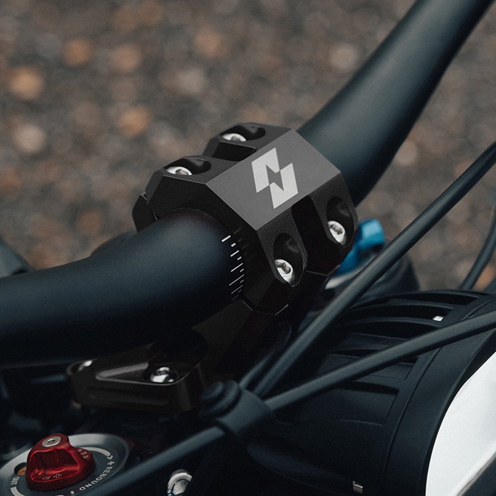 Black 31.8mm handlebar risers, side profile showing rise height